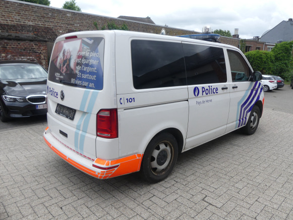 Camionnette, combi de police Volkswagen (2019-243.344 km) - Avtomobil: slika 3 Camionnette, combi de police Volkswagen (2019-243.344 km) - Avtomobil: slika 3