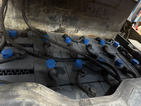 Chariot élévateur frontal électrique TOYOTA 02-7FD25 - Električni viličar: slika 4 Chariot élévateur frontal électrique TOYOTA 02-7FD25 - Električni viličar: slika 4