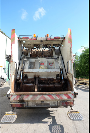 REF : 11 - Camion poubelle DAF CF75 - Smetarski tovornjak: slika 4 REF : 11 - Camion poubelle DAF CF75 - Smetarski tovornjak: slika 4