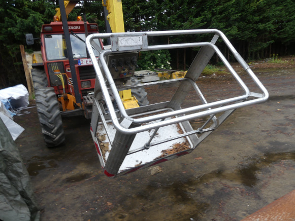 Tracteur agricole avec nacelle Fiatagri (New Holland) 110-90 DT - Traktor: slika 2 Tracteur agricole avec nacelle Fiatagri (New Holland) 110-90 DT - Traktor: slika 2