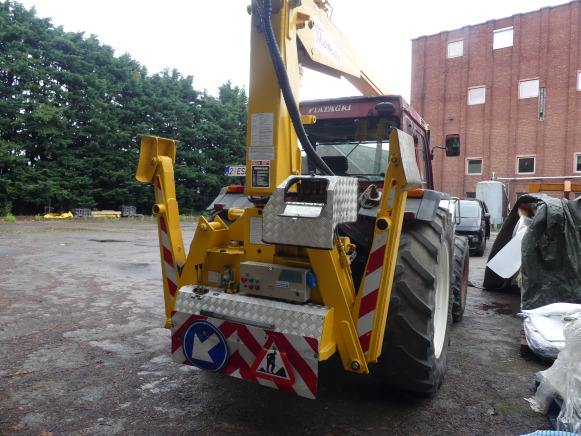 Tracteur agricole avec nacelle Fiatagri (New Holland) 110-90 DT - Traktor: slika 5 Tracteur agricole avec nacelle Fiatagri (New Holland) 110-90 DT - Traktor: slika 5