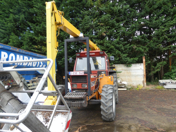 Tracteur agricole avec nacelle Fiatagri (New Holland) 110-90 DT - Traktor: slika 3 Tracteur agricole avec nacelle Fiatagri (New Holland) 110-90 DT - Traktor: slika 3