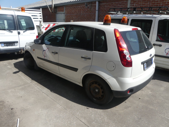 Voiture Ford FIESTA (2006-110.830 km) - Avtomobil: slika 2 Voiture Ford FIESTA (2006-110.830 km) - Avtomobil: slika 2