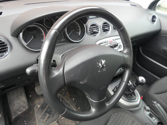Voiture Peugeot 308 (2010-194.623 km) - Avtomobil: slika 5 Voiture Peugeot 308 (2010-194.623 km) - Avtomobil: slika 5