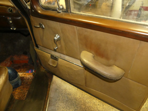 Avtomobil Voiture ancêtre Mercedes-Benz 220S Poton: slika 11