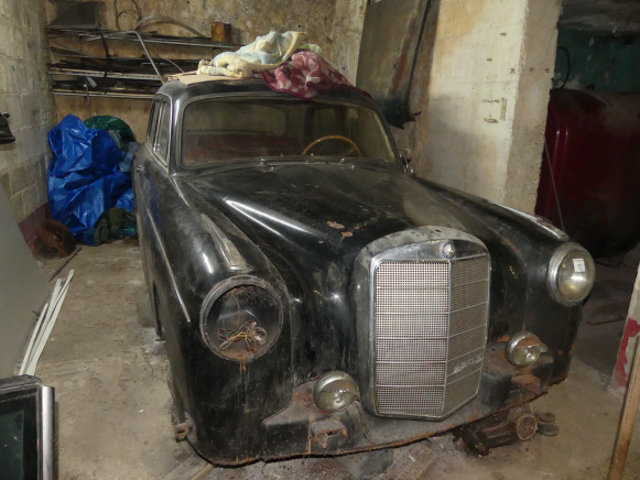 Voiture ancêtre Mercedes-Benz 220S Poton - Avtomobil: slika 2 Voiture ancêtre Mercedes-Benz 220S Poton - Avtomobil: slika 2