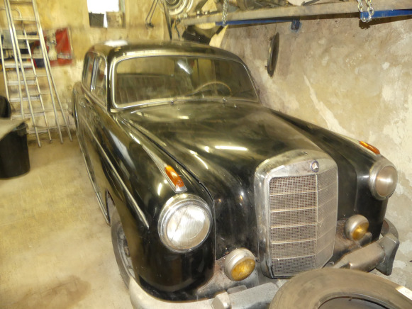 Voiture ancêtre Mercedes-Benz 220S Poton - Avtomobil: slika 2 Voiture ancêtre Mercedes-Benz 220S Poton - Avtomobil: slika 2