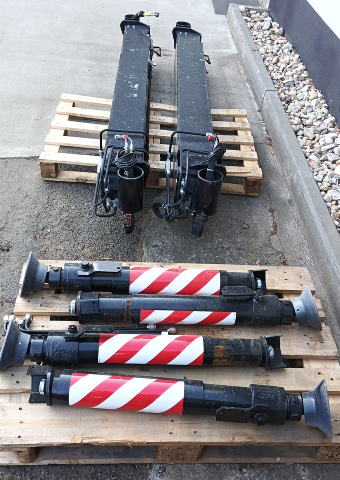 FASSI - PALFINGER - HIAB - HMF - ATLAS additional stabilizers, Zusatzabstützen - Paletno dvigalo: slika 1 FASSI - PALFINGER - HIAB - HMF - ATLAS additional stabilizers, Zusatzabstützen - Paletno dvigalo: slika 1