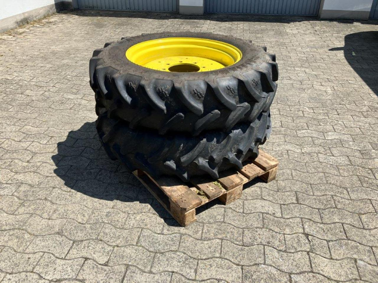Alliance 320/85R28 - Guma za Kmetijski stroj: slika 1 Alliance 320/85R28 - Guma za Kmetijski stroj: slika 1