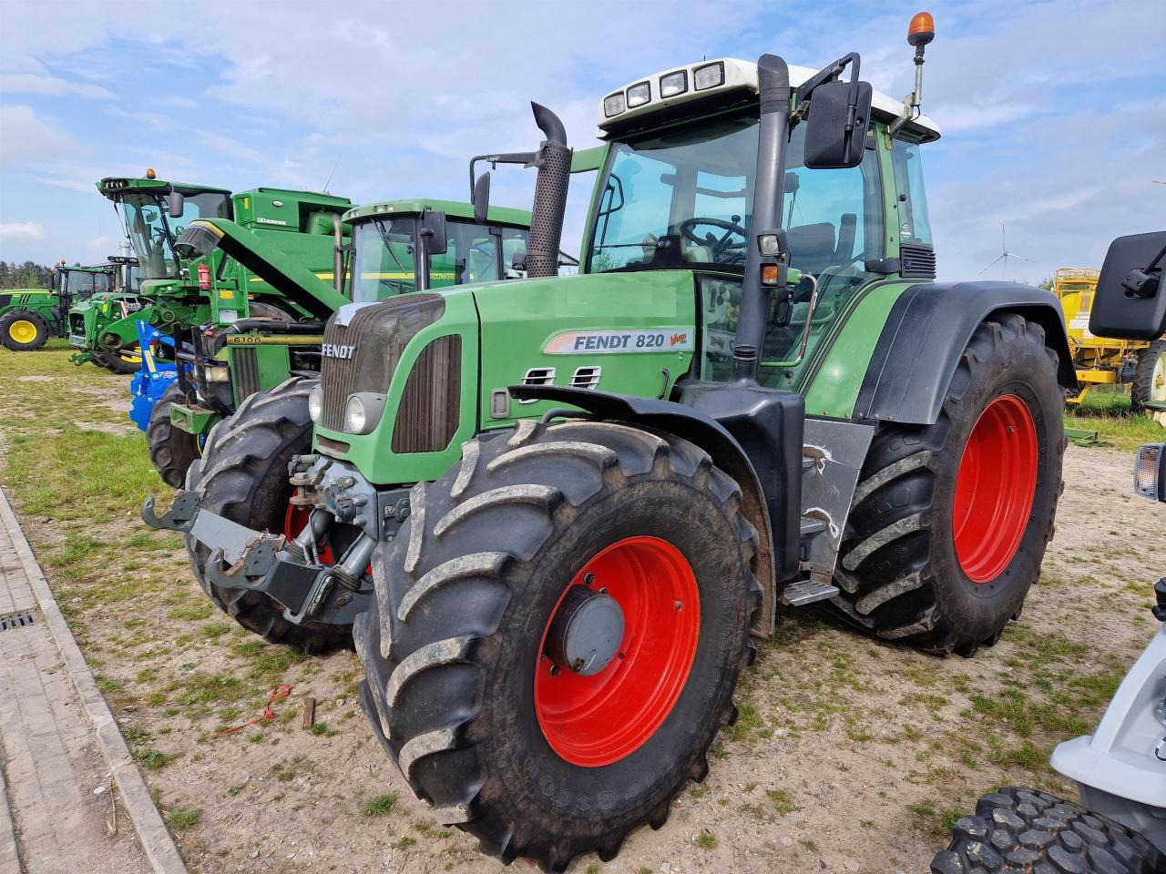 Traktor Fendt 820 Vario TMS: slika 1