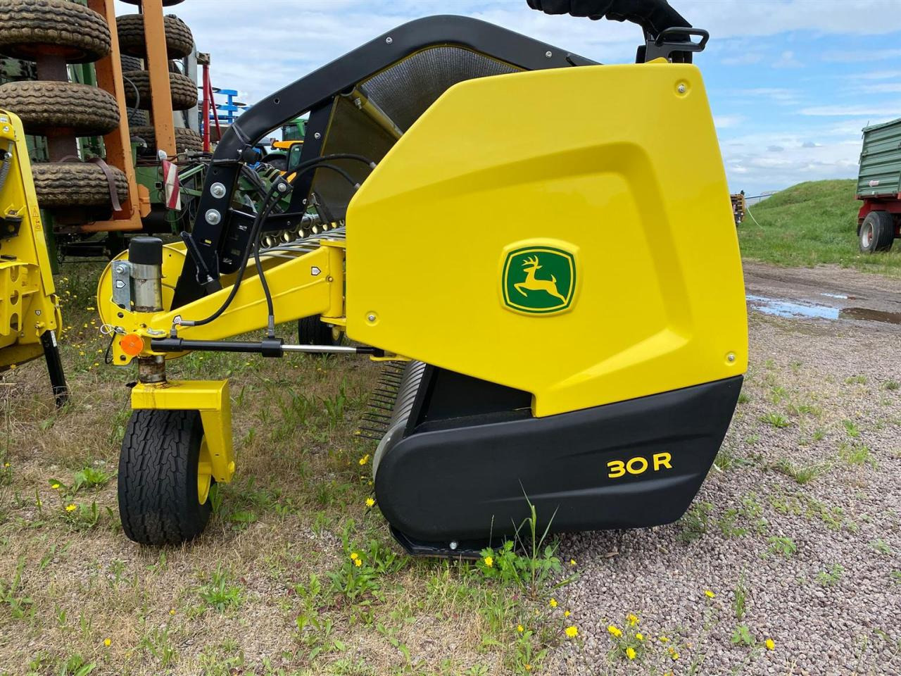 John Deere 30R - Priključek za kombajn za krmo: slika 2 John Deere 30R - Priključek za kombajn za krmo: slika 2