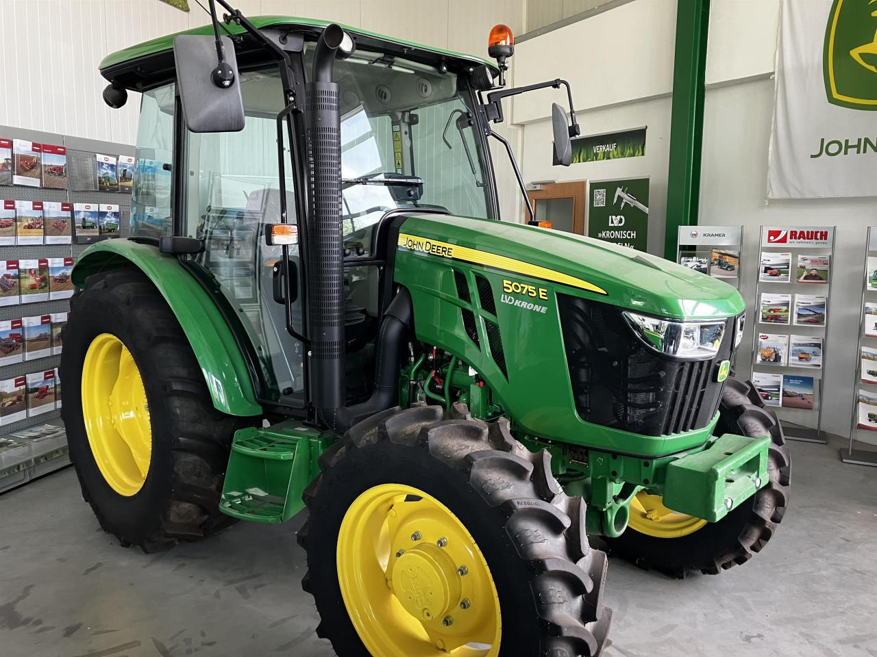 John Deere 5075E - Traktor: slika 2 John Deere 5075E - Traktor: slika 2