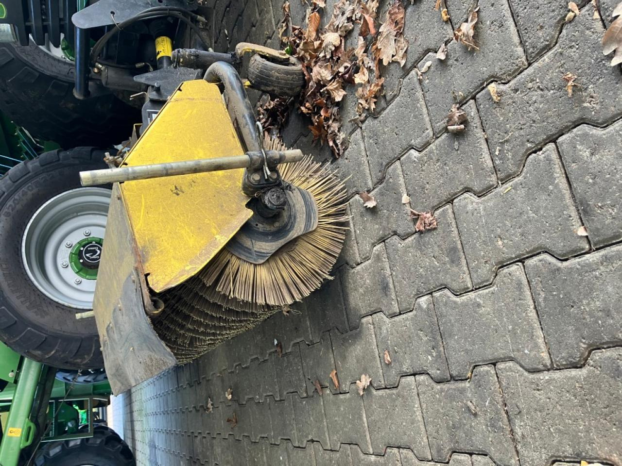 John Deere 52 inch Broom - Metla: slika 1 John Deere 52 inch Broom - Metla: slika 1