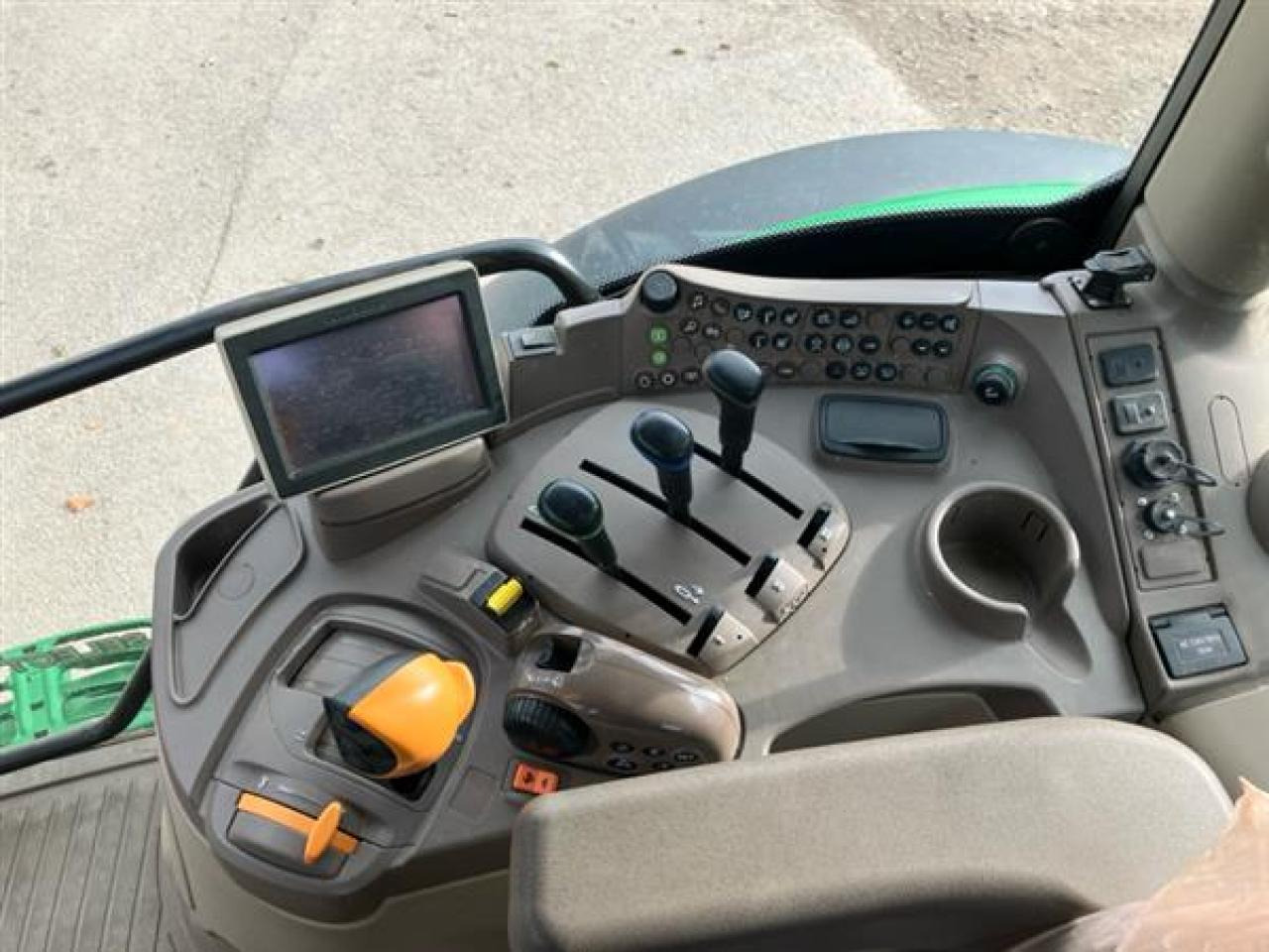 John Deere 6130R - Traktor: slika 4 John Deere 6130R - Traktor: slika 4