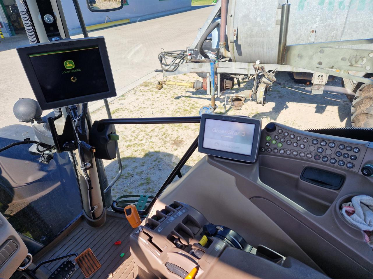 John Deere 6150R - Traktor: slika 5 John Deere 6150R - Traktor: slika 5