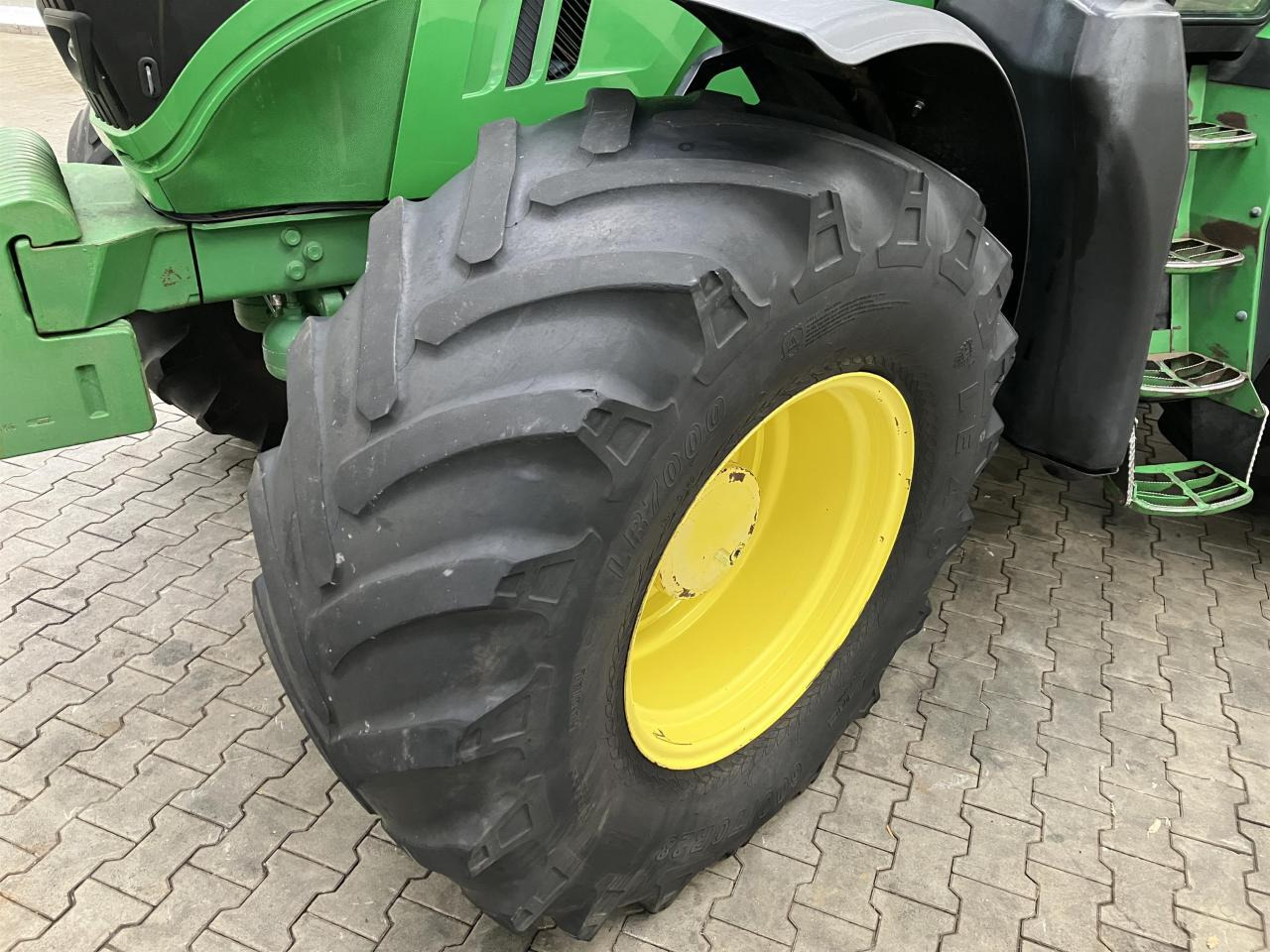 John Deere 6170R - Traktor: slika 2 John Deere 6170R - Traktor: slika 2