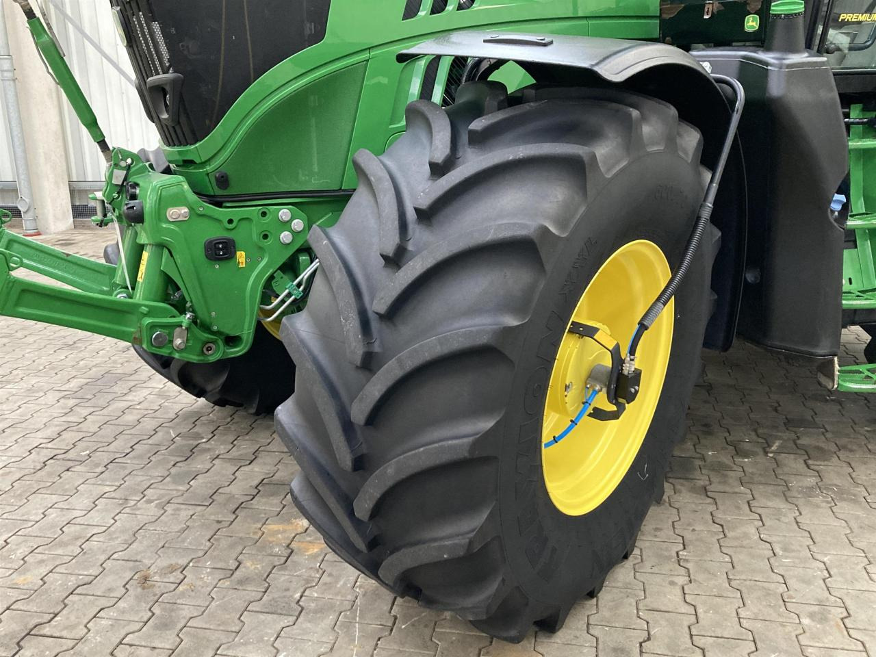 John Deere 6175R - Traktor: slika 2 John Deere 6175R - Traktor: slika 2