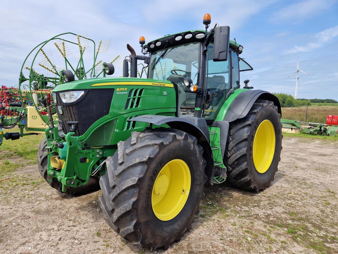 John Deere 6215R - Traktor: slika 1 John Deere 6215R - Traktor: slika 1