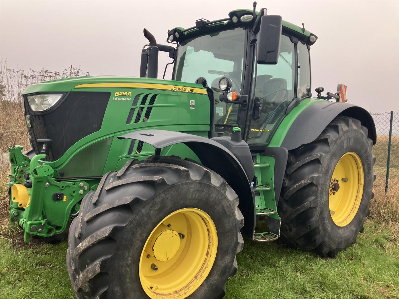 John Deere 6215R - Traktor: slika 1 John Deere 6215R - Traktor: slika 1