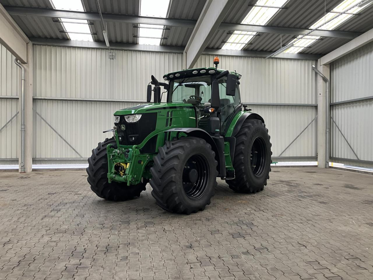 John Deere 6250R - Traktor: slika 1 John Deere 6250R - Traktor: slika 1