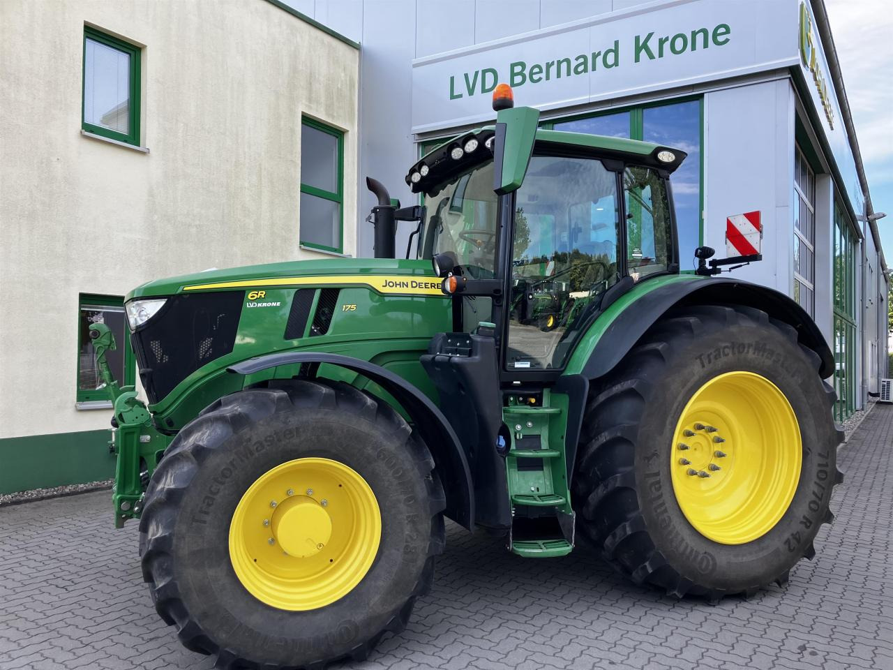 John Deere 6R 175 - Traktor: slika 1 John Deere 6R 175 - Traktor: slika 1