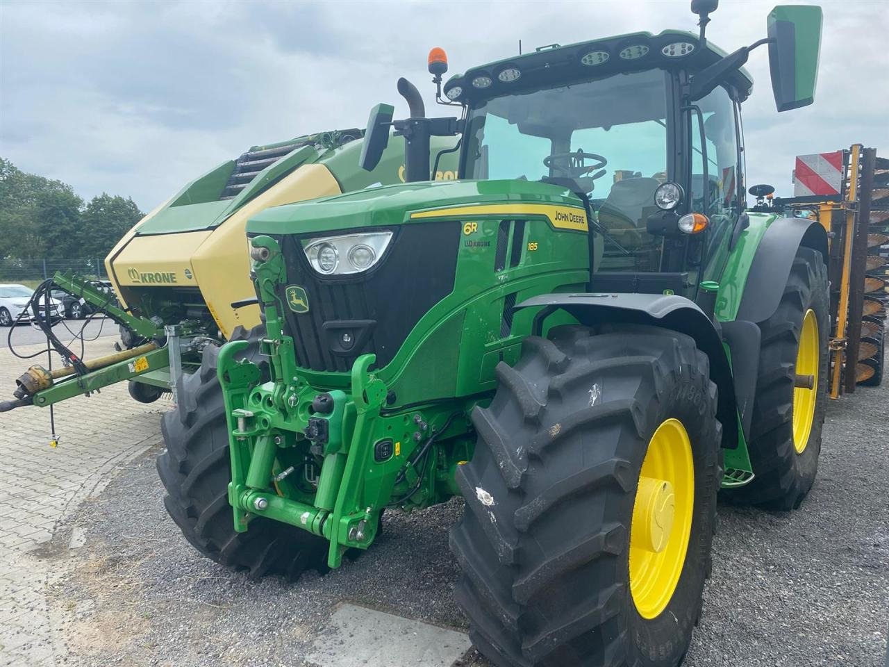 John Deere 6R 185 - Traktor: slika 1 John Deere 6R 185 - Traktor: slika 1