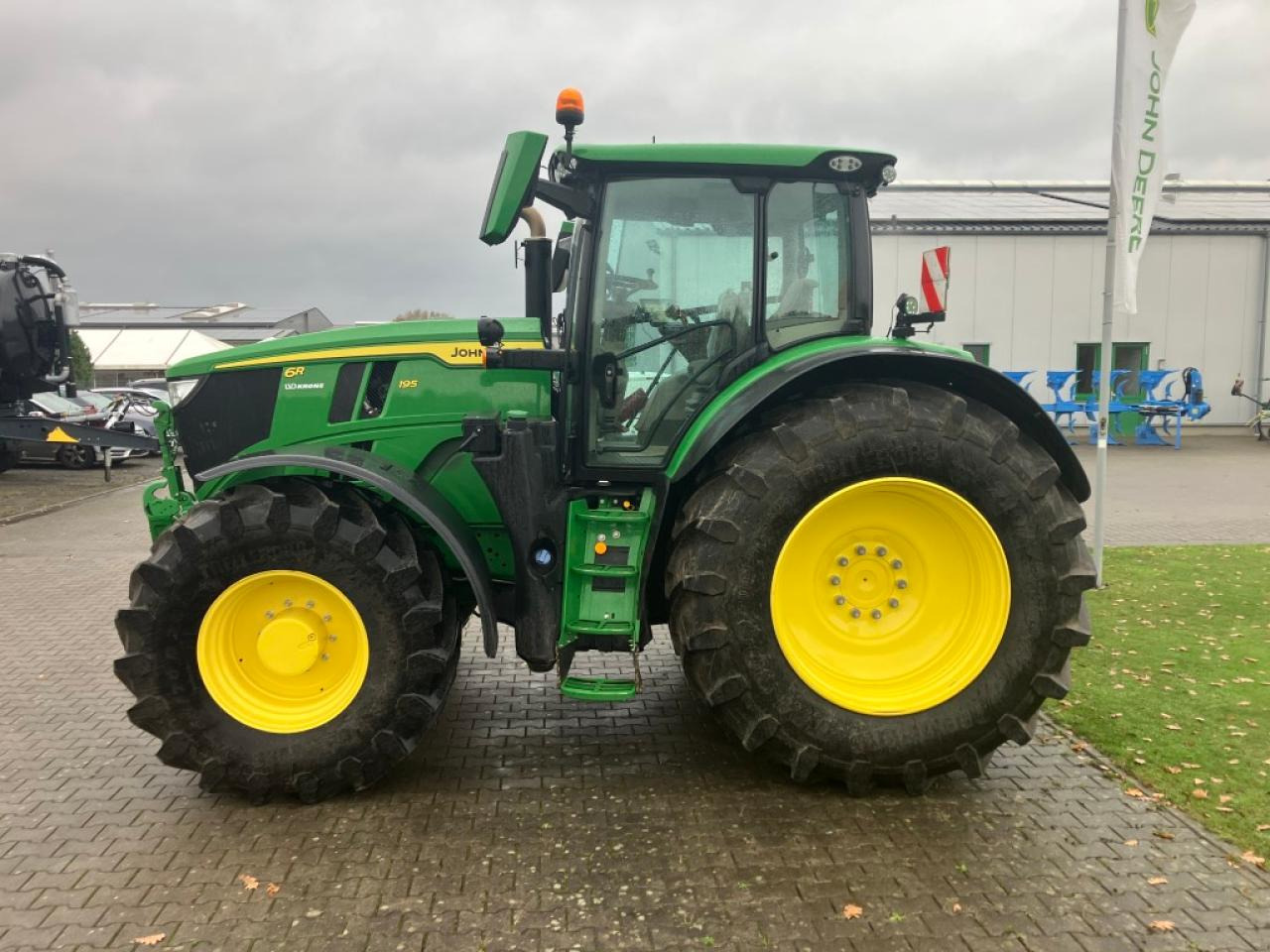 John Deere 6R 195 - Traktor: slika 4 John Deere 6R 195 - Traktor: slika 4