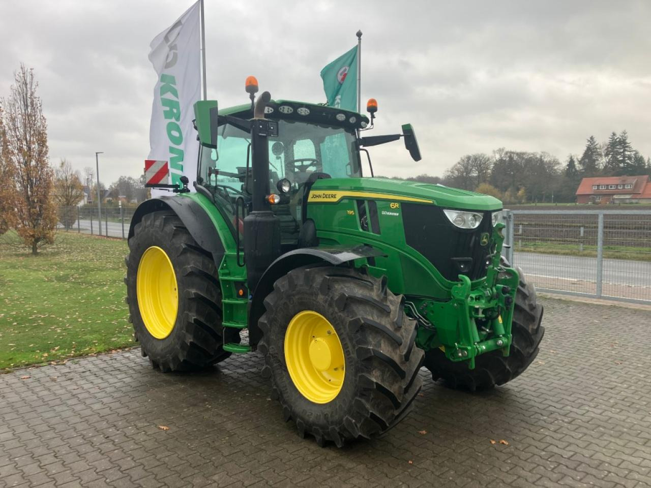 John Deere 6R 195 - Traktor: slika 1 John Deere 6R 195 - Traktor: slika 1