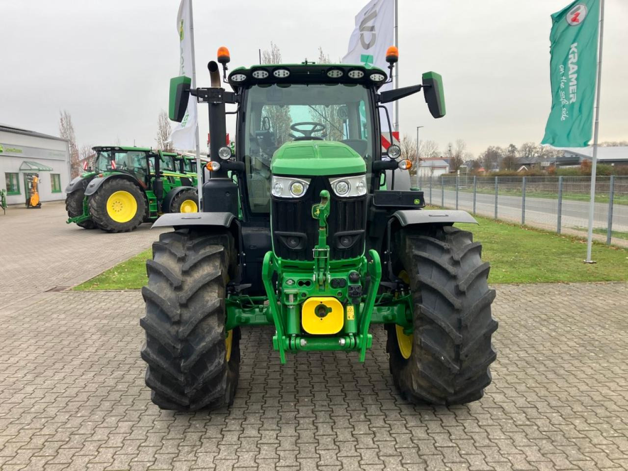John Deere 6R 215 - Traktor: slika 3 John Deere 6R 215 - Traktor: slika 3