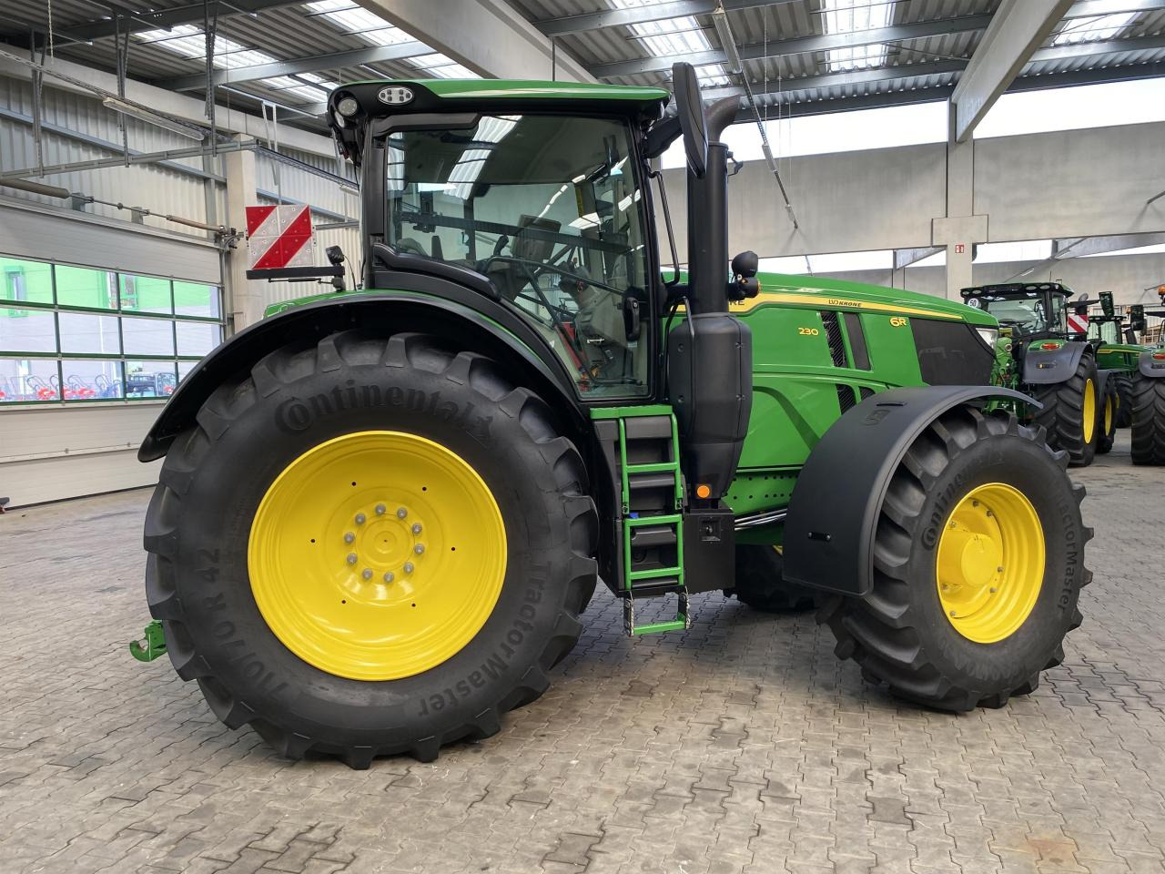 John Deere 6R 230 - Traktor: slika 3 John Deere 6R 230 - Traktor: slika 3