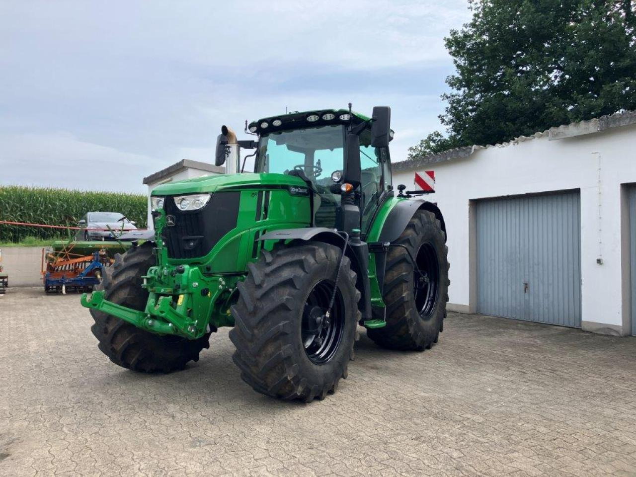 John Deere 6R 250 - Traktor: slika 1 John Deere 6R 250 - Traktor: slika 1