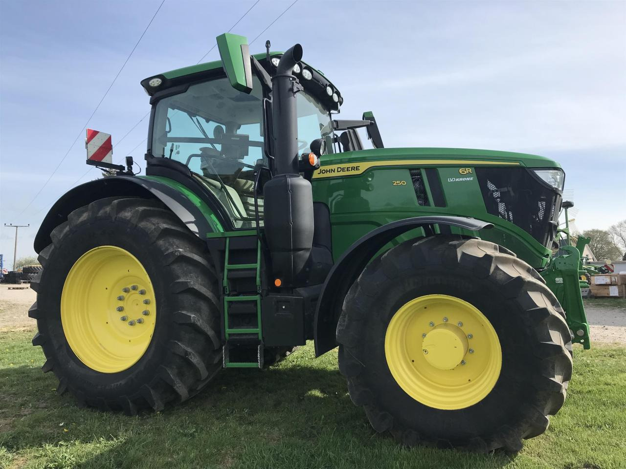 John Deere 6R 250 - Traktor: slika 2 John Deere 6R 250 - Traktor: slika 2