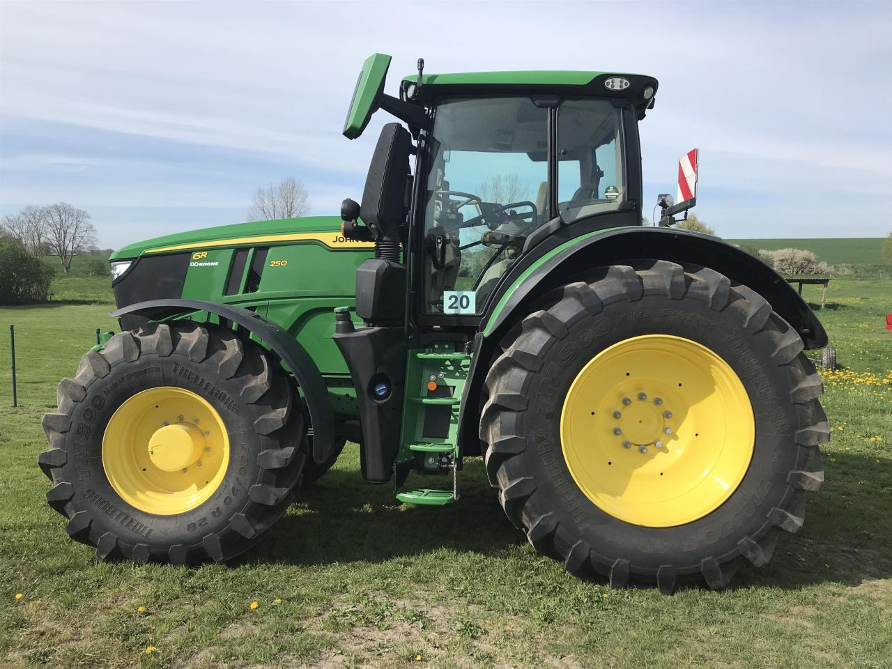 John Deere 6R 250 - Traktor: slika 1 John Deere 6R 250 - Traktor: slika 1