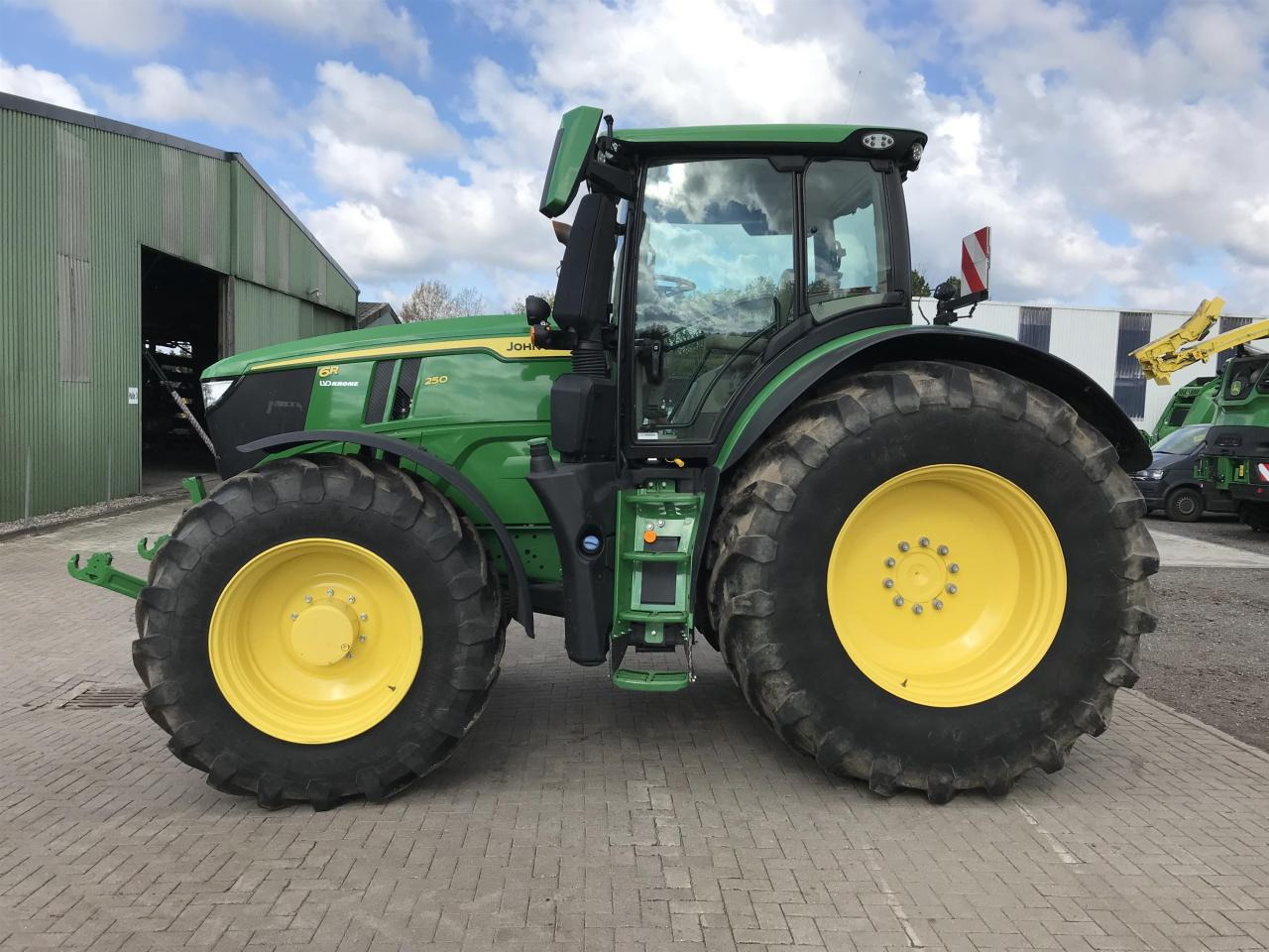 John Deere 6R 250 - Traktor: slika 1 John Deere 6R 250 - Traktor: slika 1