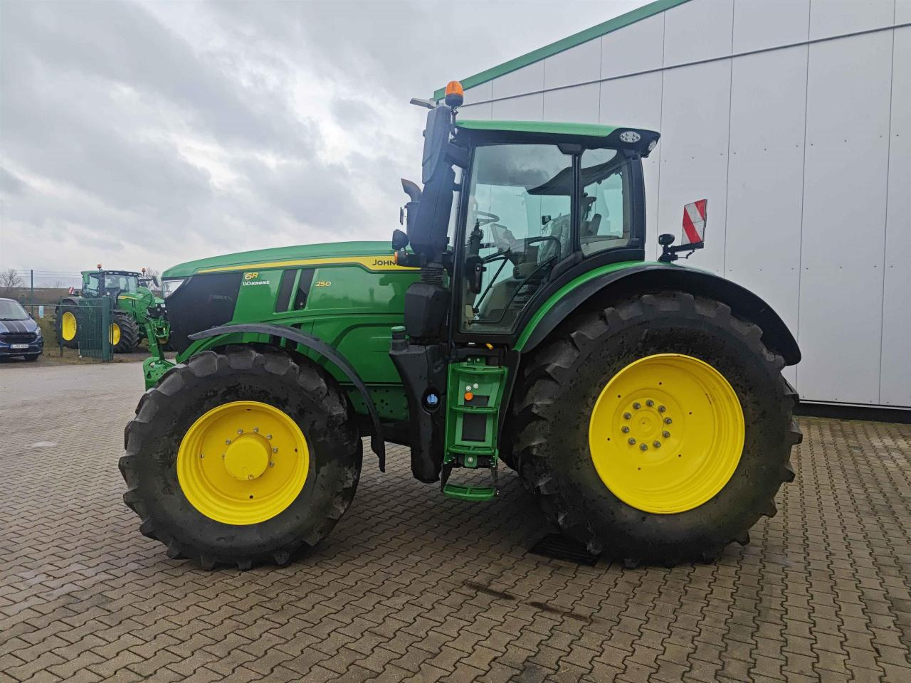 John Deere 6R 250 - Traktor: slika 4 John Deere 6R 250 - Traktor: slika 4