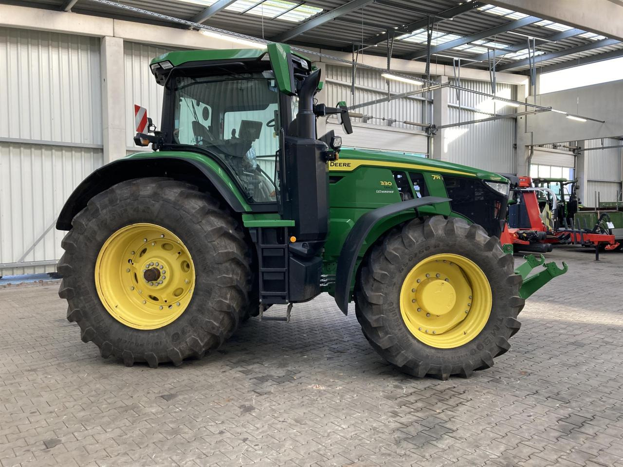 John Deere 7R 330 - Traktor: slika 5 John Deere 7R 330 - Traktor: slika 5