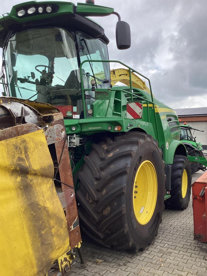 John Deere 8300 - Kombajn za krmo: slika 1 John Deere 8300 - Kombajn za krmo: slika 1