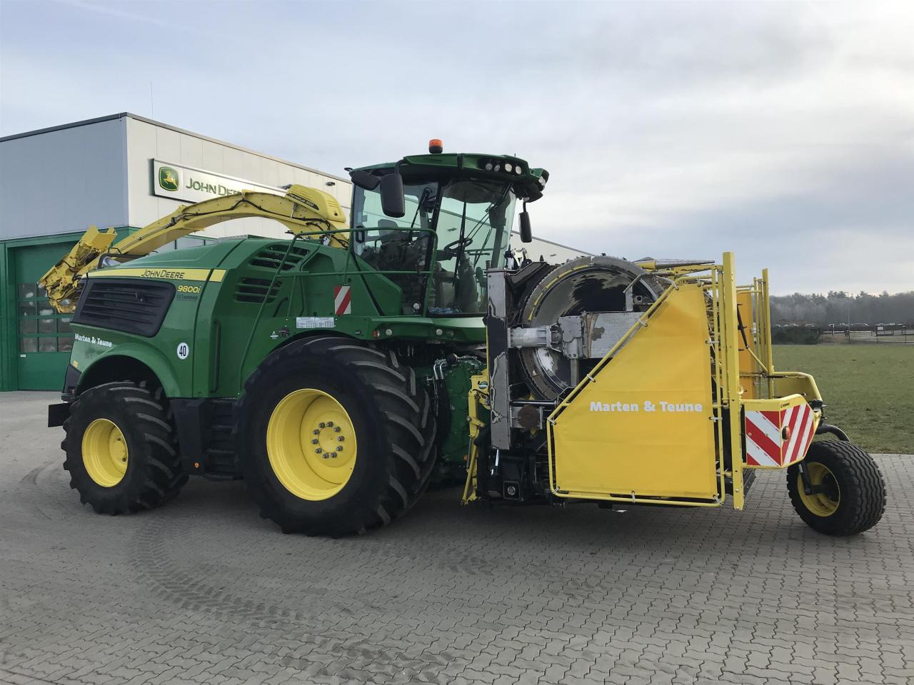 John Deere 9800 - Kombajn za krmo: slika 2 John Deere 9800 - Kombajn za krmo: slika 2