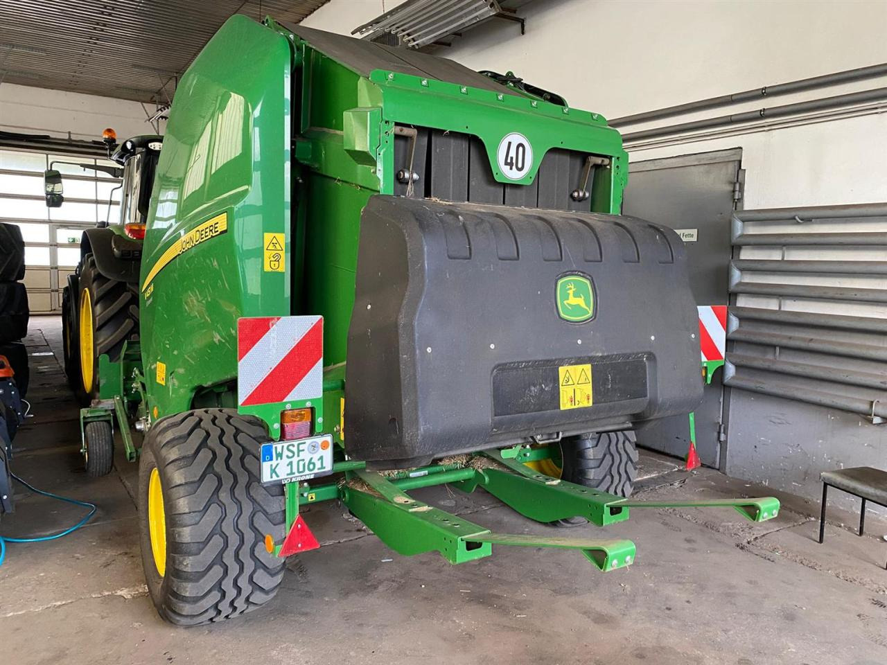 John Deere V451M MaxiCut 13 - Balirka za okrogle bale: slika 4 John Deere V451M MaxiCut 13 - Balirka za okrogle bale: slika 4