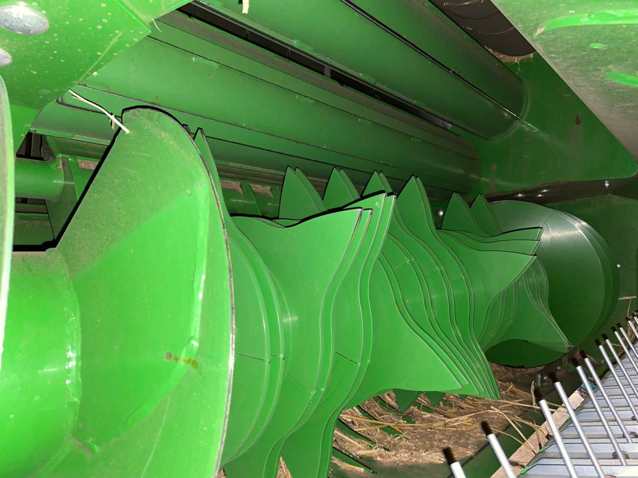 John Deere V451M MaxiCut 13 - Balirka za okrogle bale: slika 3 John Deere V451M MaxiCut 13 - Balirka za okrogle bale: slika 3