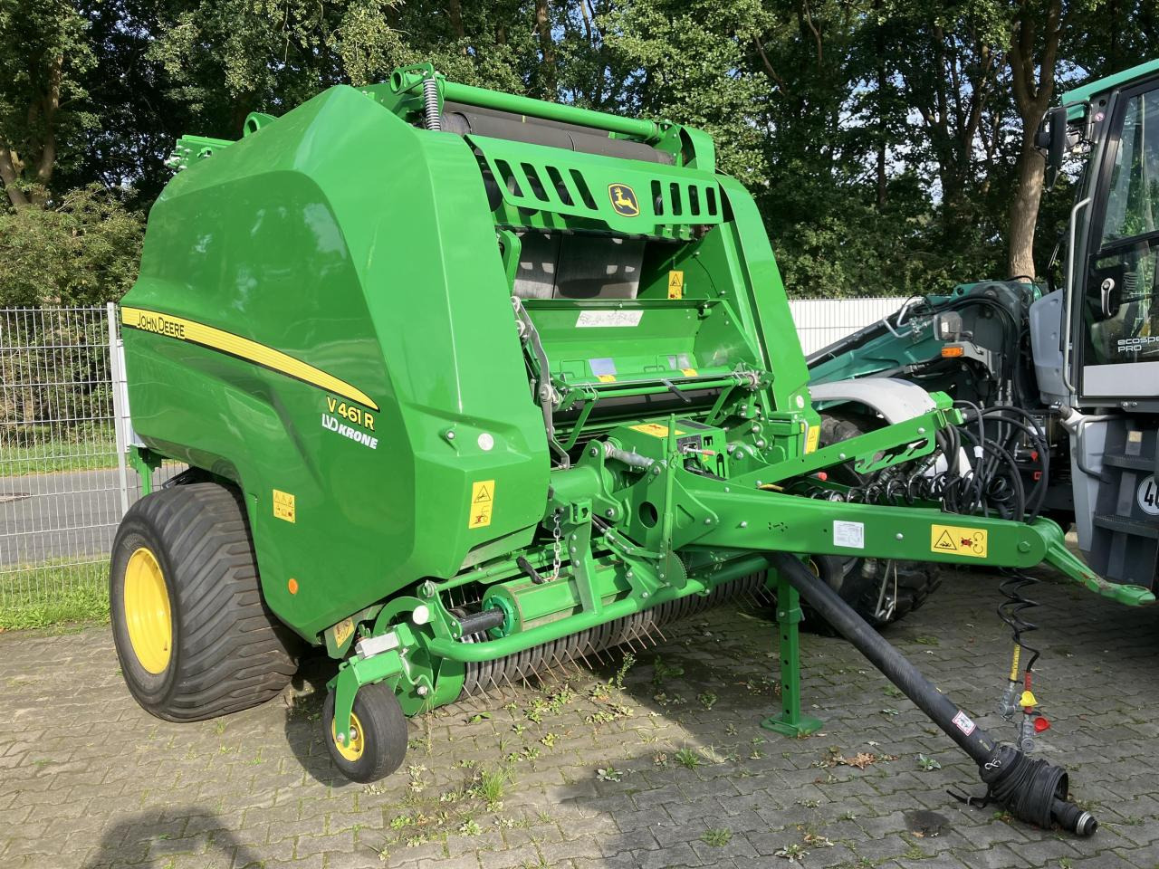 John Deere V461R - Balirka za okrogle bale: slika 1 John Deere V461R - Balirka za okrogle bale: slika 1