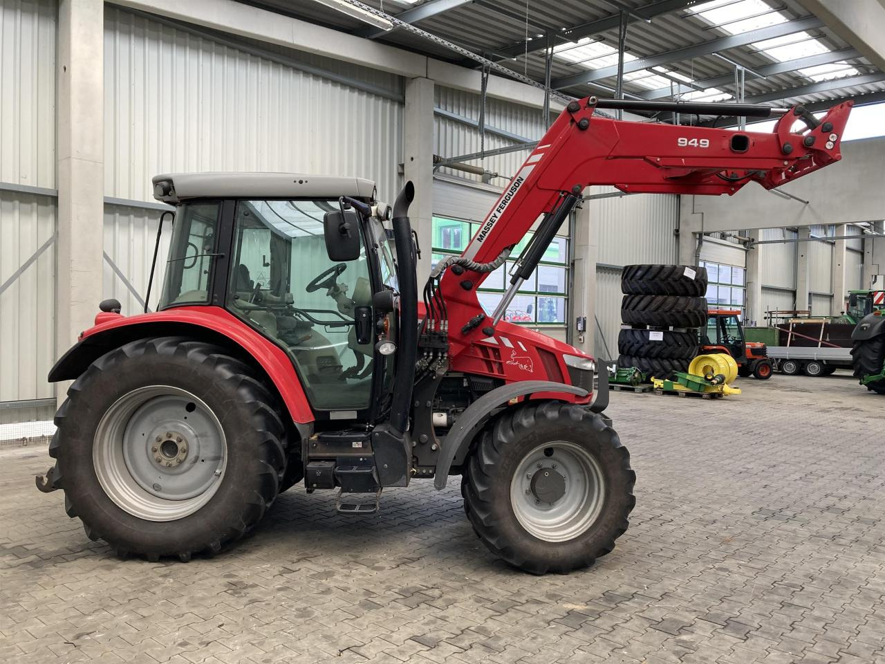 Massey Ferguson 5611 Dyna 4 - Traktor: slika 3 Massey Ferguson 5611 Dyna 4 - Traktor: slika 3