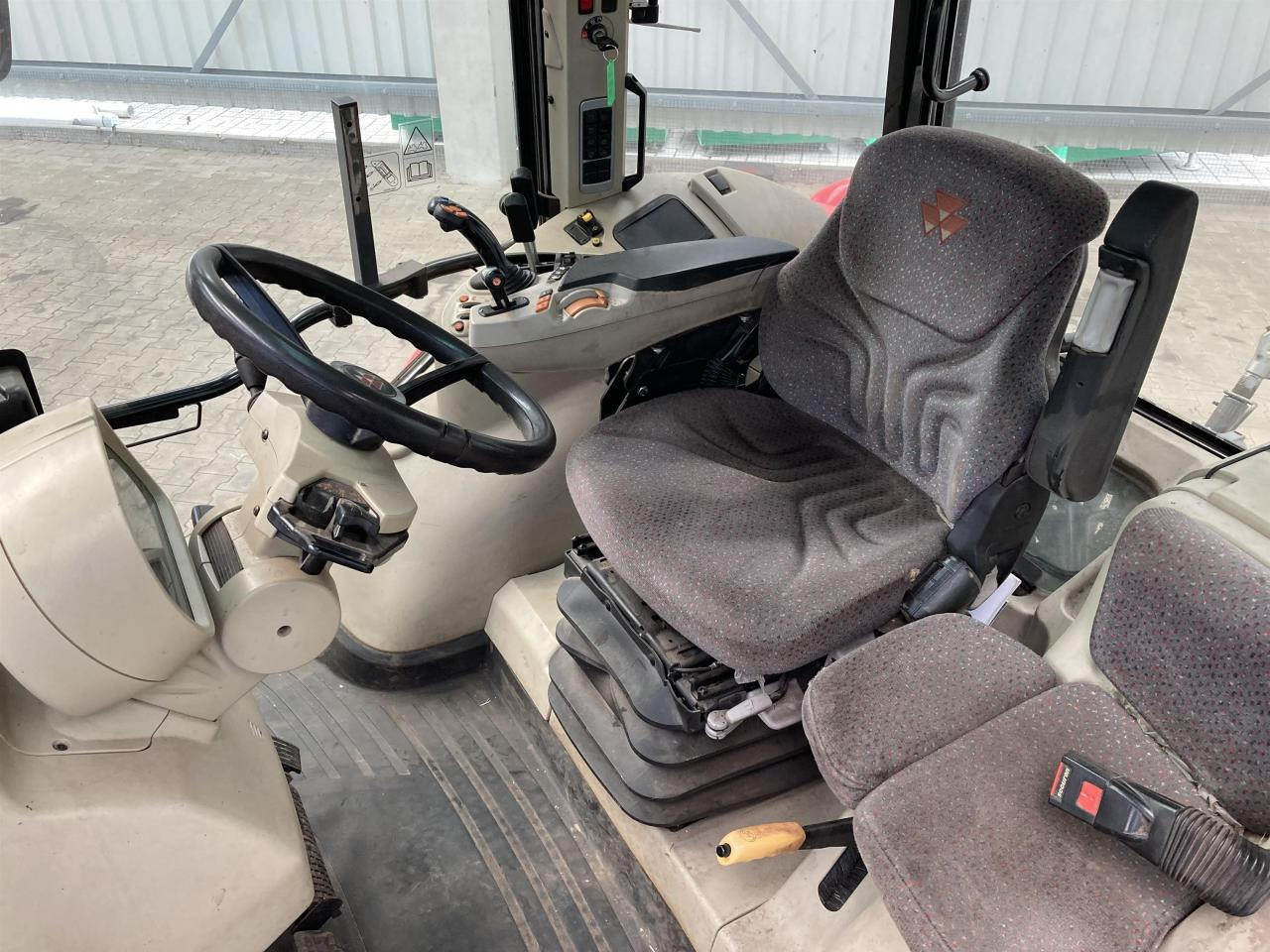 Massey Ferguson 5611 Dyna 4 - Traktor: slika 4 Massey Ferguson 5611 Dyna 4 - Traktor: slika 4