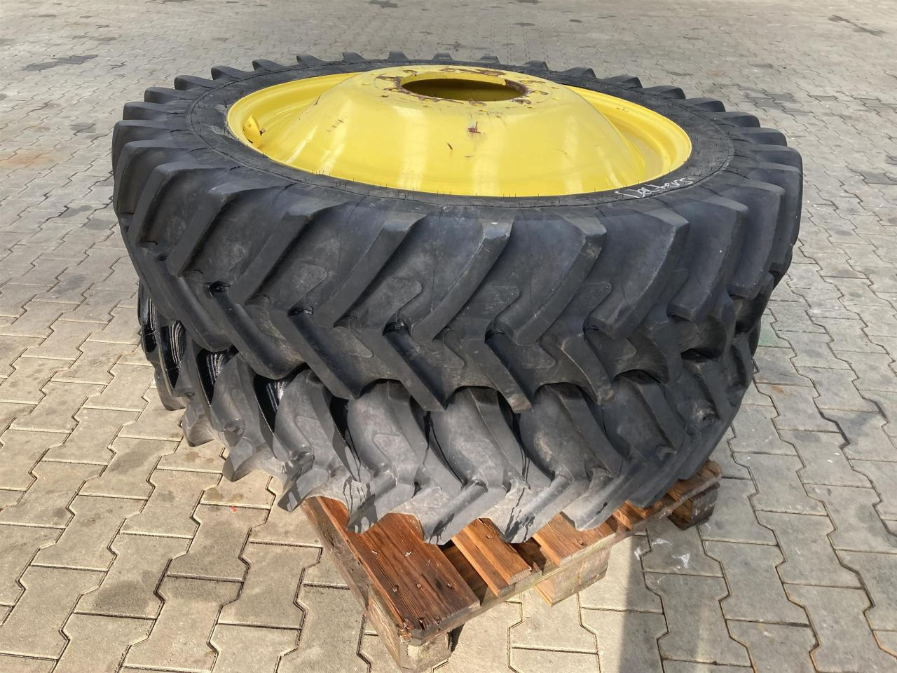 Michelin 320/85R38 - Guma za Kmetijski stroj: slika 1 Michelin 320/85R38 - Guma za Kmetijski stroj: slika 1