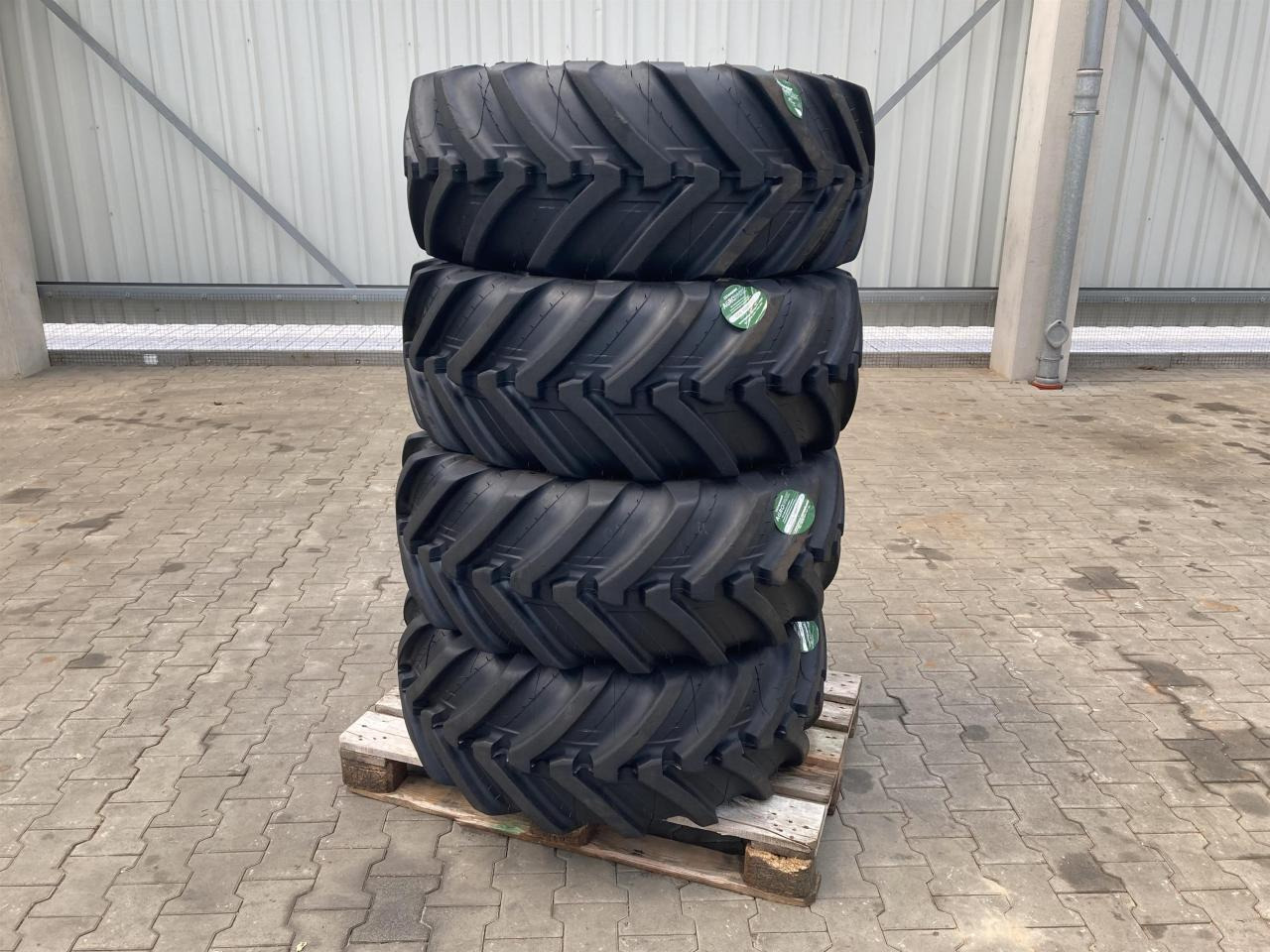 Michelin 400/70R20 - Guma za Kmetijski stroj: slika 1 Michelin 400/70R20 - Guma za Kmetijski stroj: slika 1