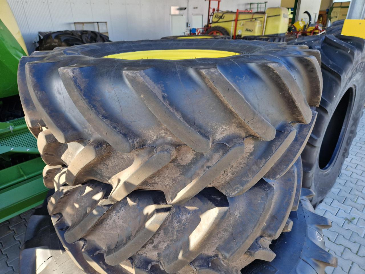 Michelin 420/70R24 - Guma za Kmetijski stroj: slika 1 Michelin 420/70R24 - Guma za Kmetijski stroj: slika 1