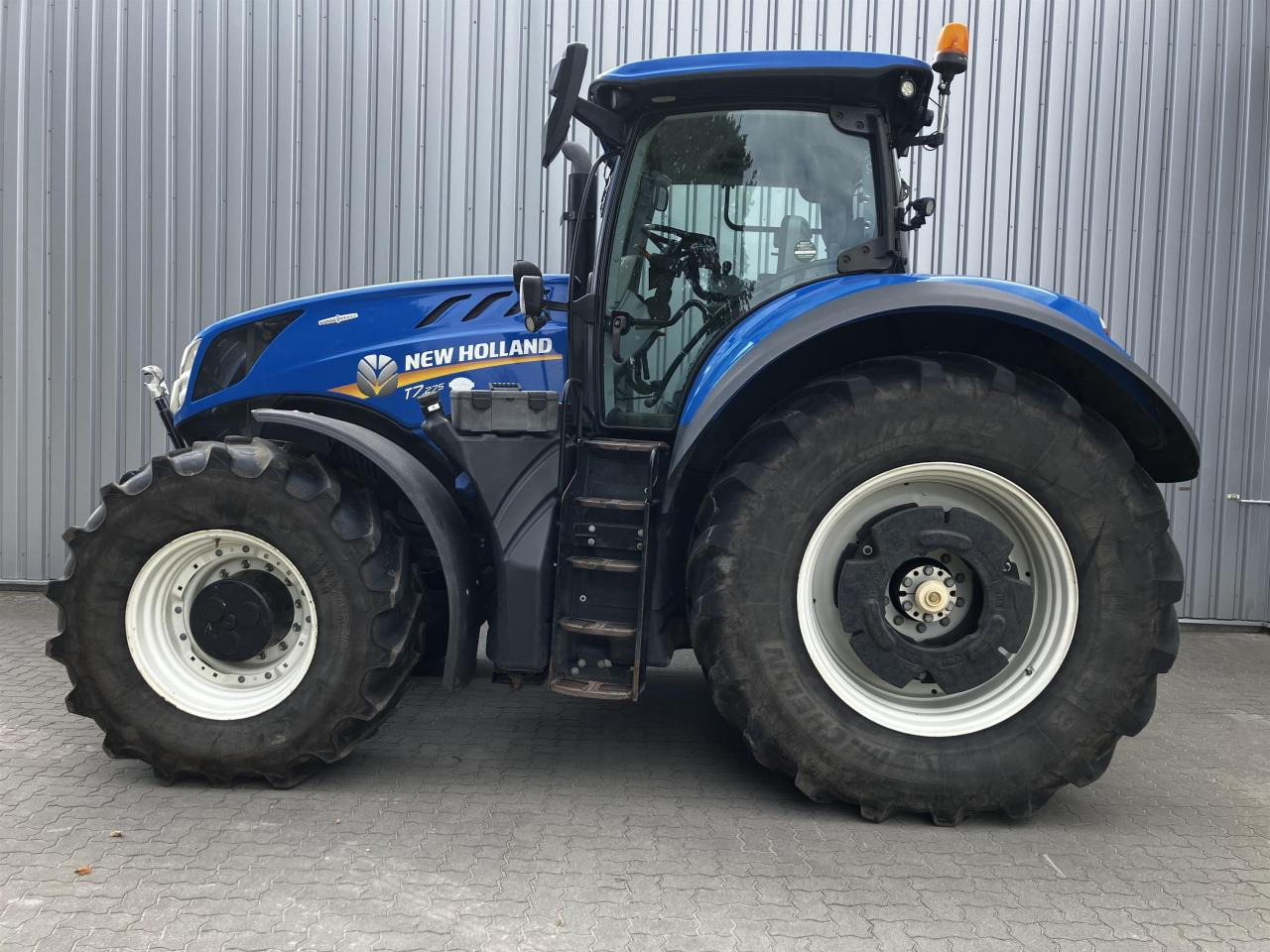 New Holland T7.275 - Traktor: slika 1 New Holland T7.275 - Traktor: slika 1