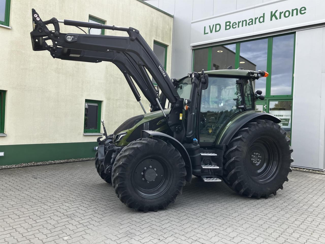 Valtra G125 Unlimited - Traktor: slika 1 Valtra G125 Unlimited - Traktor: slika 1