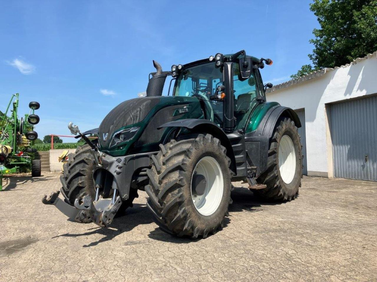 Valtra T154 Active - Traktor: slika 1 Valtra T154 Active - Traktor: slika 1
