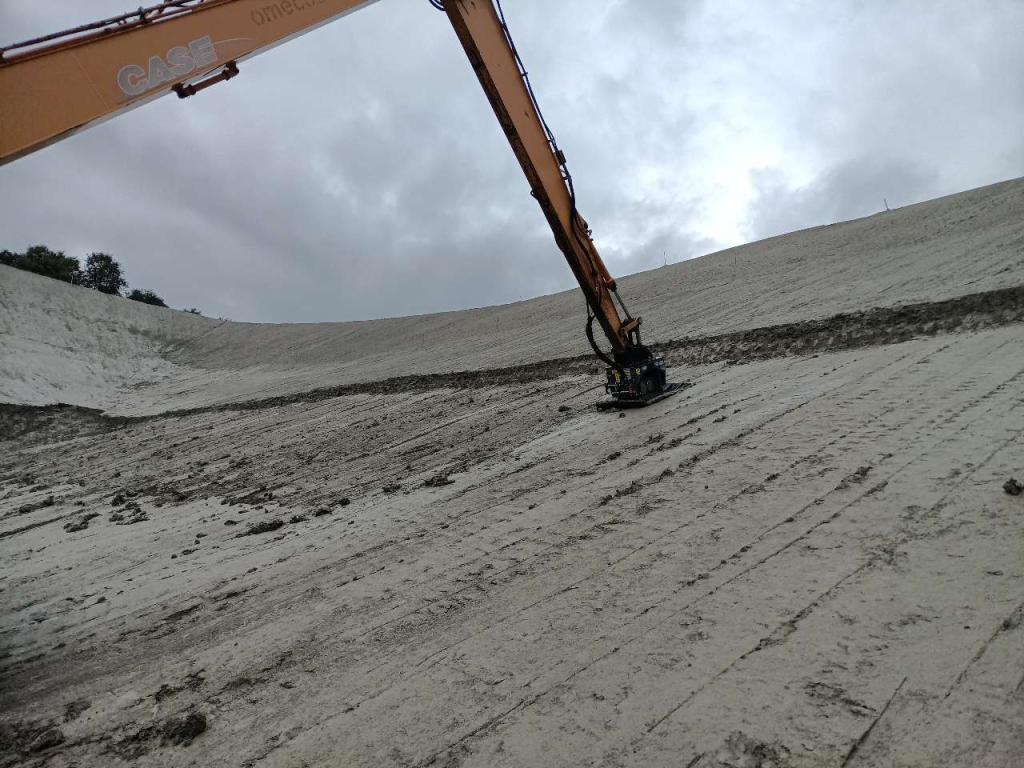CM Crusher PV 60.100 Vibrating Plate - Vibracijska plošča: slika 2 CM Crusher PV 60.100 Vibrating Plate - Vibracijska plošča: slika 2